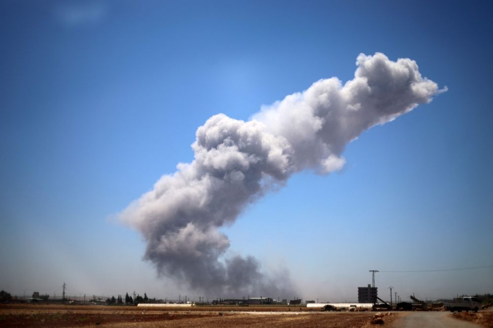 مصرع 6 أشخاص وإصابة 160 في انفجار مستودع ذخيرة بإدلب