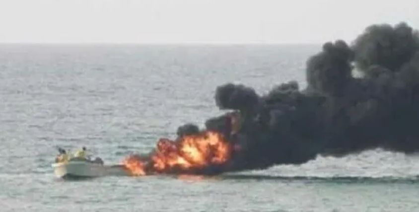 قتل كل من كان على متنها...غارة إسرائيلية استهدفت مركبة بحرية حوثية في الحديدة