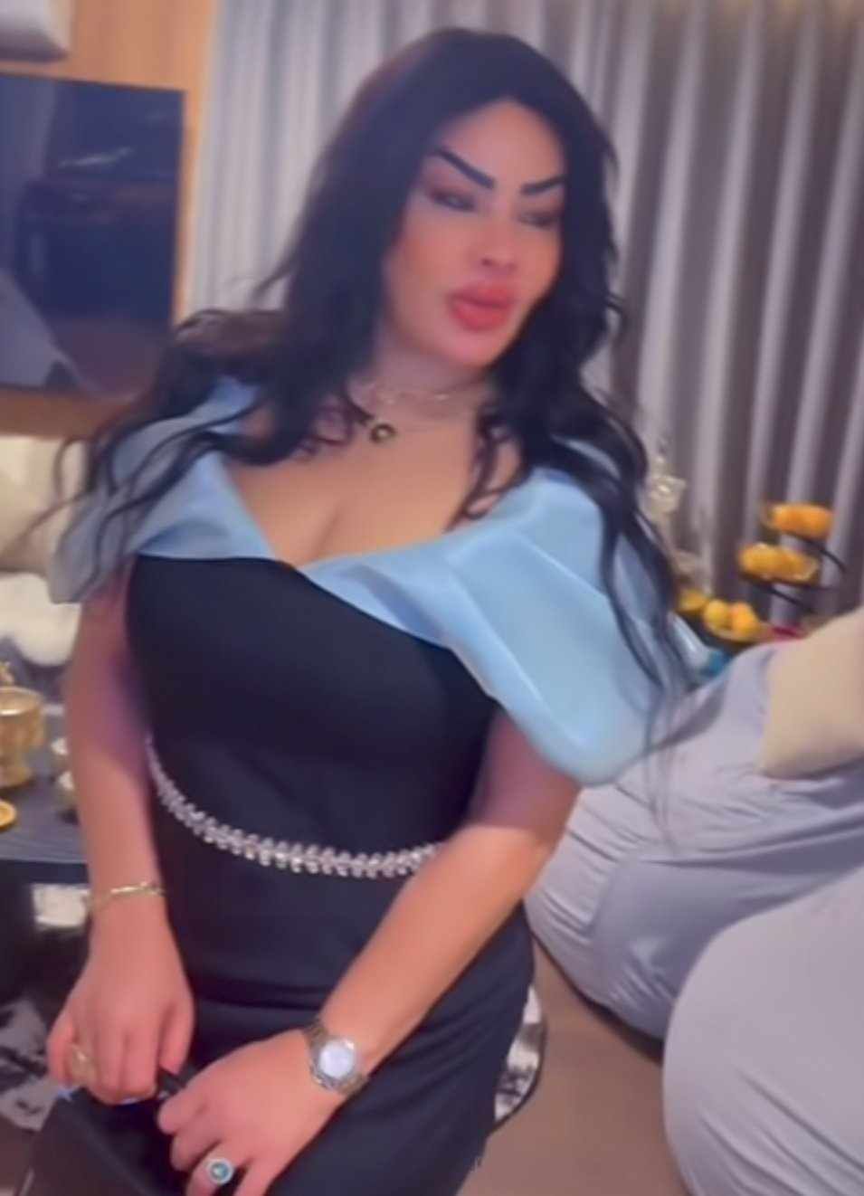 شاهد بالصورة والفيديو.. سيدة الأعمال السودانية هبة كايرو تثير ضجة واسعة بعد ظهورها بأزياء مثيرة للجدل في أحدث إطلالة لها