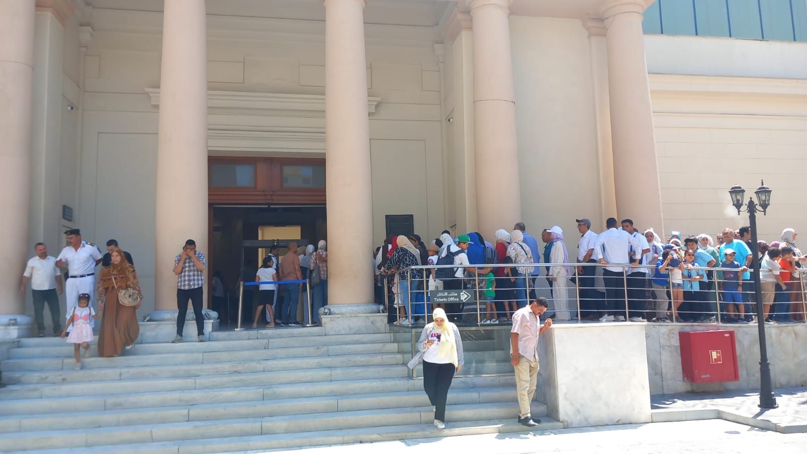 إقبال جماهيرى كبير على المتاحف والمواقع الأثرية بالإسكندرية.. صور