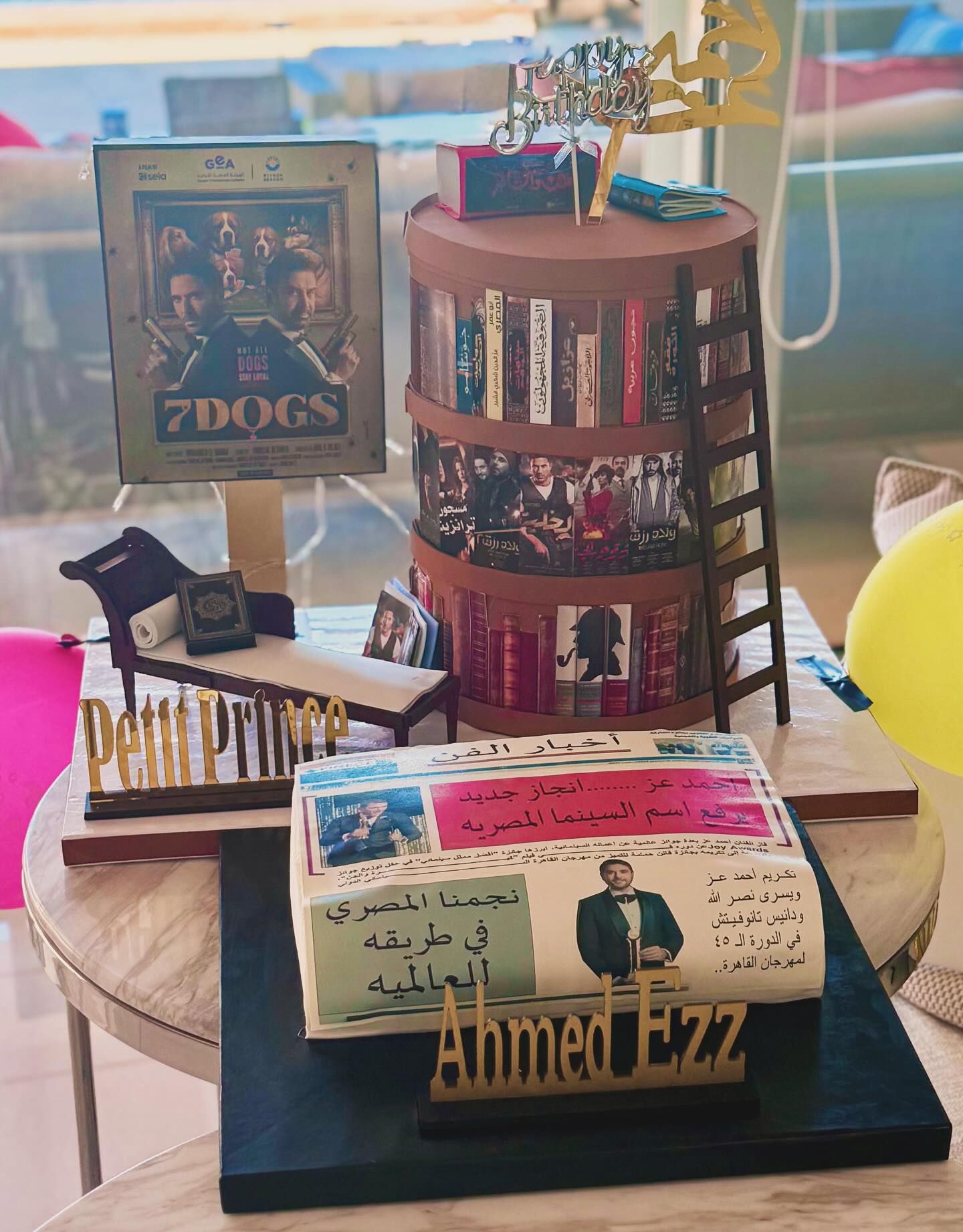 بالصّور- عيد استثنائيّ لأحمد عزّ… جمهوره يُفاجئه بـ”جريدة تكريمات” ومجسّم سينمائيّ فريد