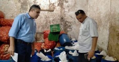 ضبط زيت طعام مجهول المصدر خلال حملة تموينية فى الهرم