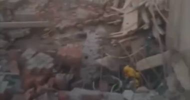 إزالة سقف خرسانى لدور مخالف بعقار فى حى العجوزة.. فيديو