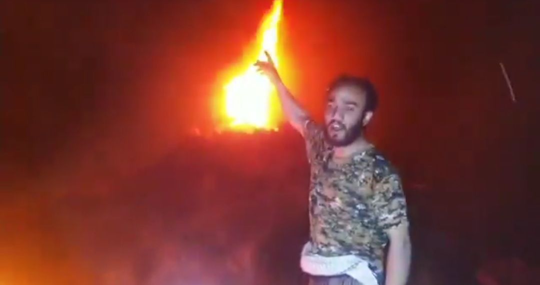 قبائل خولان تفاجئ الجميع وتقوم بهذا العمل من اعلى قمم الجبال بعد رسالة وجهها الشيخ محمد بن احمد الزايدي لقبائله وكل قبائل اليمن تفاصيل