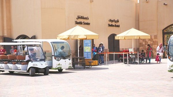 مركبات مجانية لزوّار حديقة العين