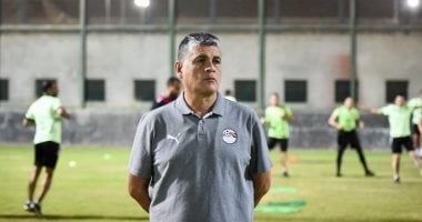 رئيس لجنة الحكام يوقع على عقود استمراراه مع اتحاد الكرة المصري لموسم جديد