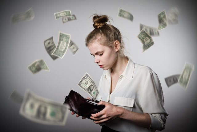 مليونير بالصدفة والسبب خطأ لم يخطر ببال أحد "أغرب حكايا اليانصيب"