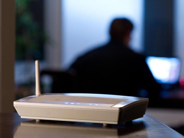 خطر صامت في غرفة نومك.. هذا ما يفعله الراوتر بجهازك العصبي