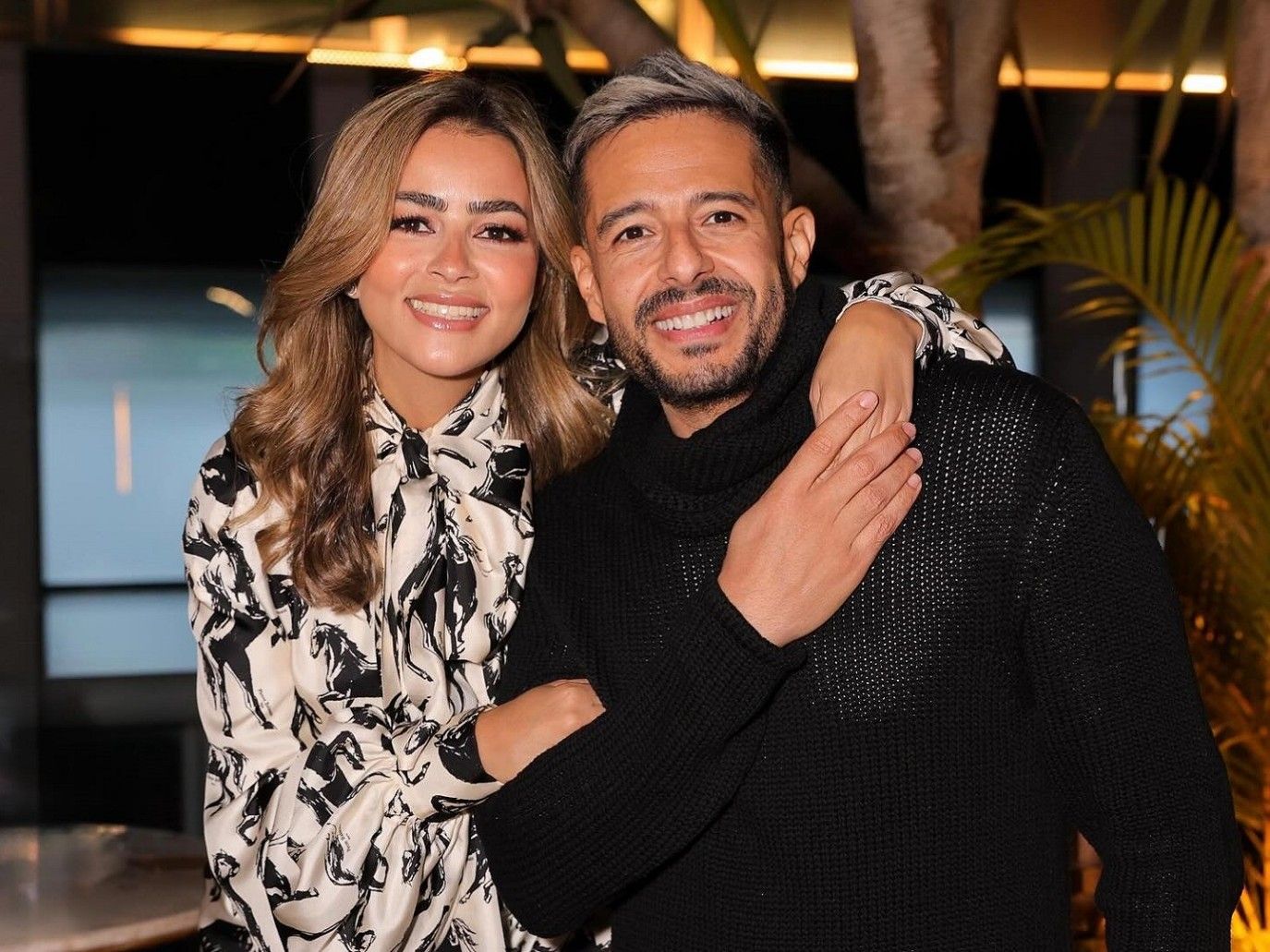 محمد حماقي برفقة زوجته وابنته في أحدث ظهور على البحر