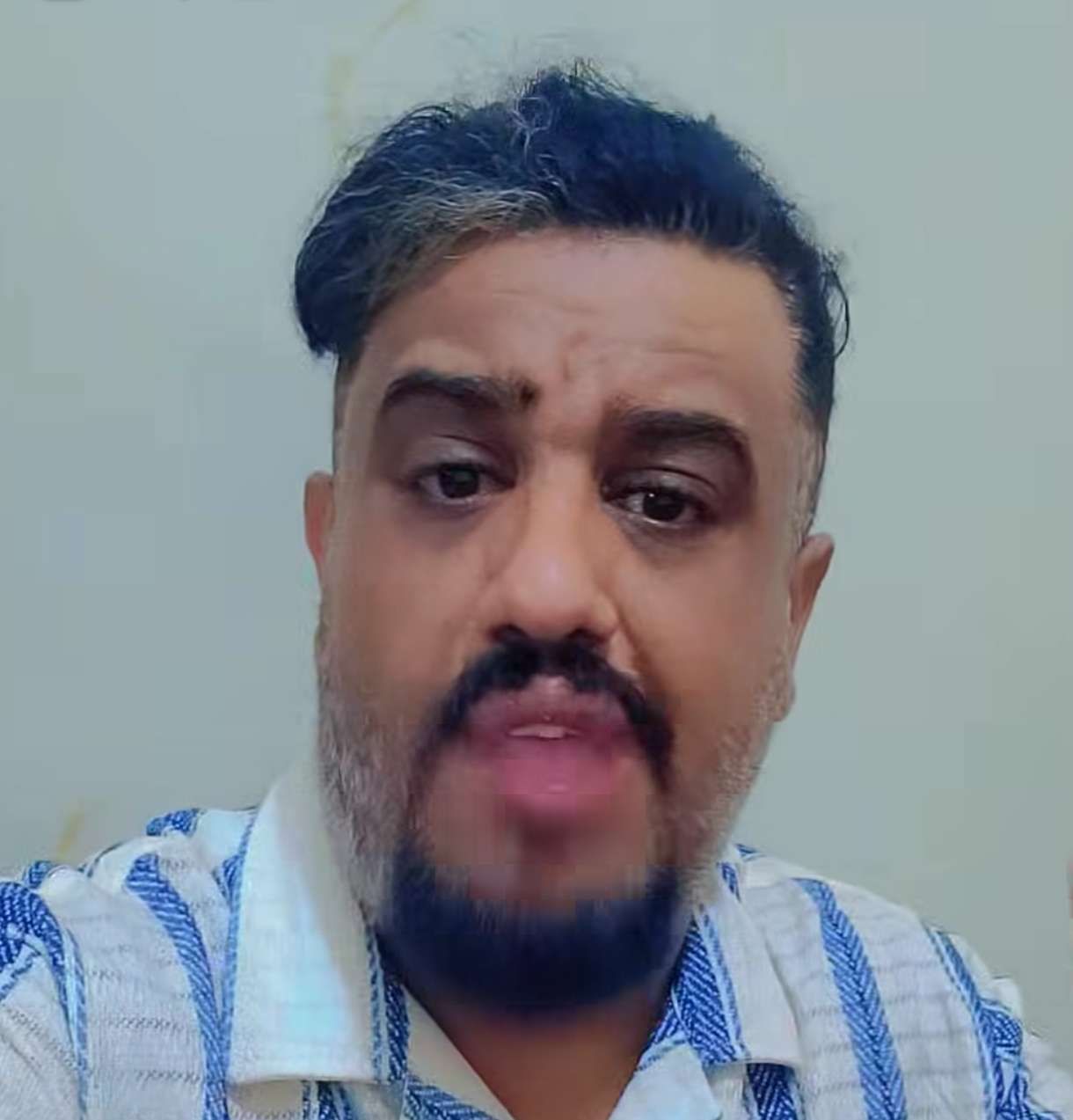 قوات امنية تقتحم فندق شهير بالضالع عقب قيام مالكه بدخول غرفة فنان صنعاني بعد منتصف الليل