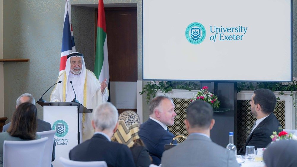 حاكم الشارقة ينال وسام الرئيس الفخري لجامعة إكستر