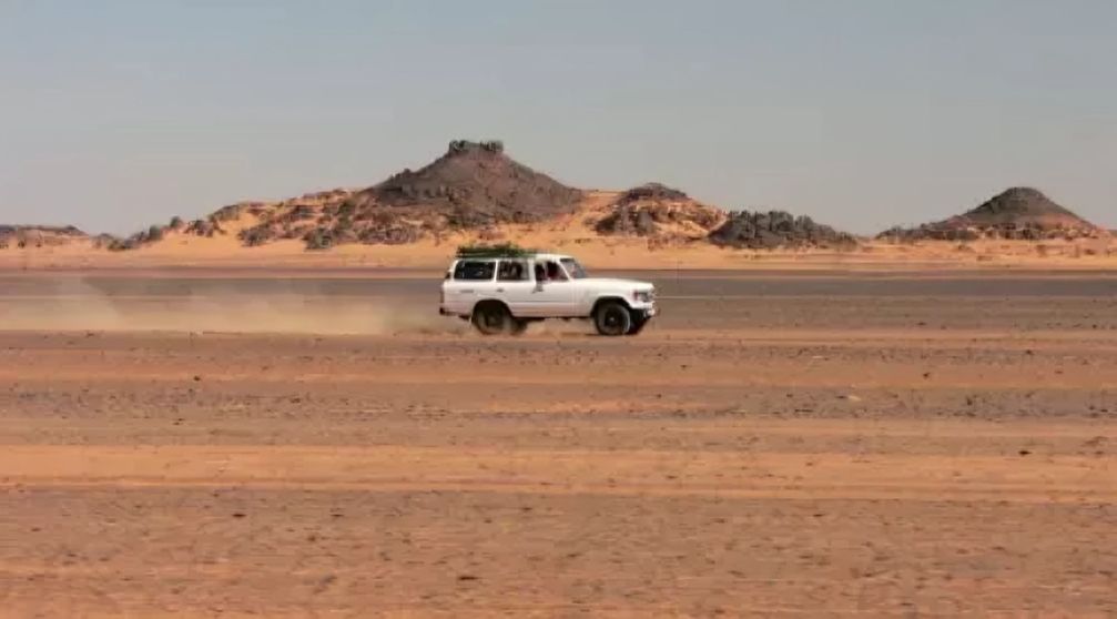الجيش اليمني يحذر: الطرق الصحراوية بين مأرب والجوف وحضرموت منطقة عمليات عسكرية