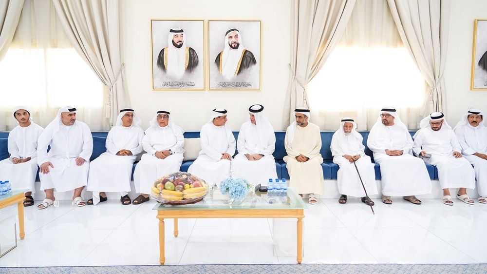 سعود بن صقر يقدم واجب العزاء في وفاة حمد علي بن علوان النعيمي