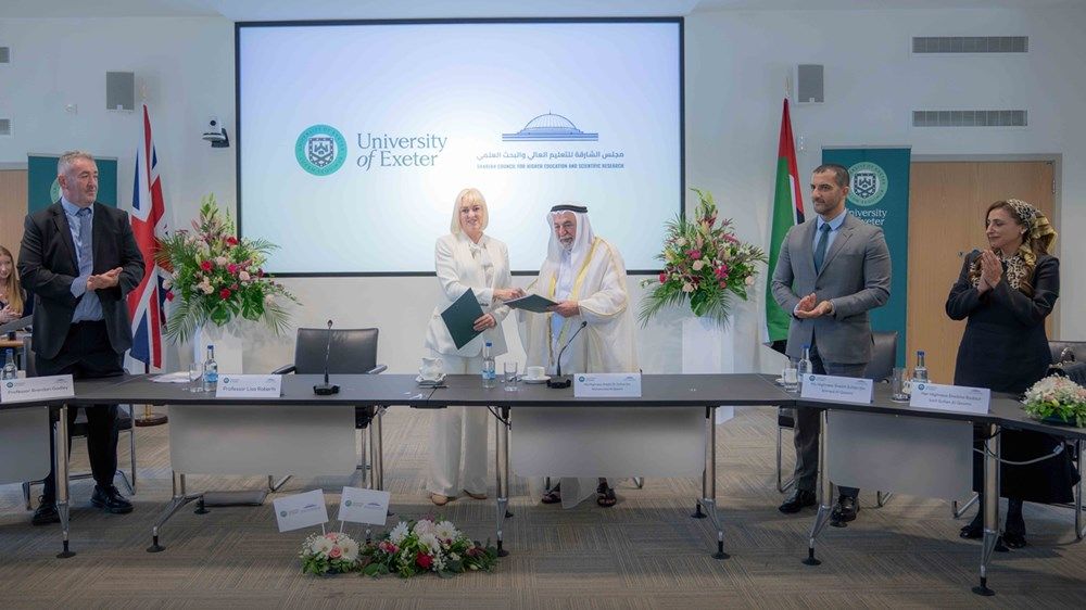 حاكم الشارقة ينال وسام الرئيس الفخري لجامعة إكستر