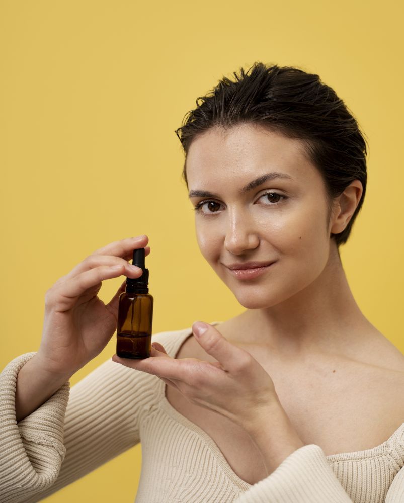 زيت الجسم اللامع يمنحك بشرة نضرة ومظهراً متوهجاً يعكس ضوء الشمس