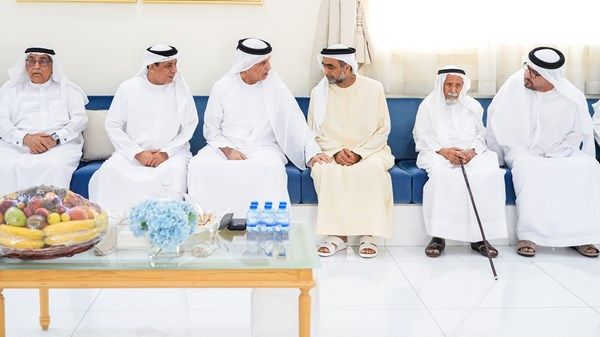 سعود بن صقر يقدم واجب العزاء في وفاة حمد علي بن علوان النعيمي