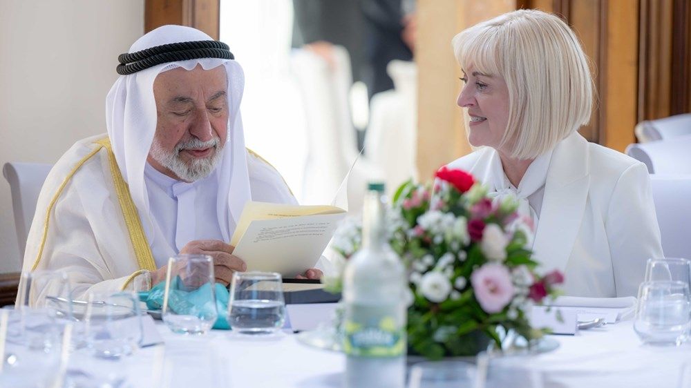 حاكم الشارقة ينال وسام الرئيس الفخري لجامعة إكستر