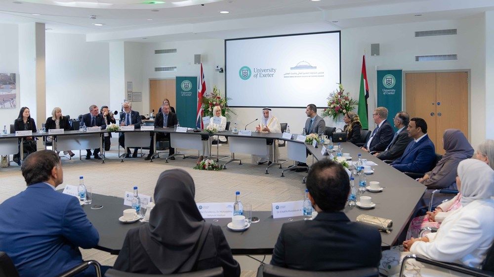 حاكم الشارقة ينال وسام الرئيس الفخري لجامعة إكستر