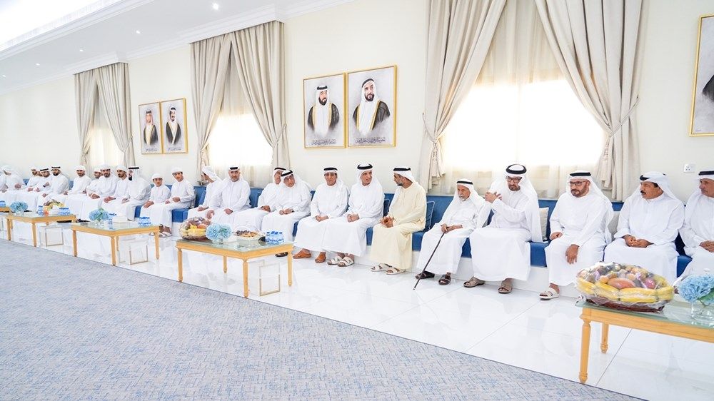 سعود بن صقر يقدم واجب العزاء في وفاة حمد علي بن علوان النعيمي