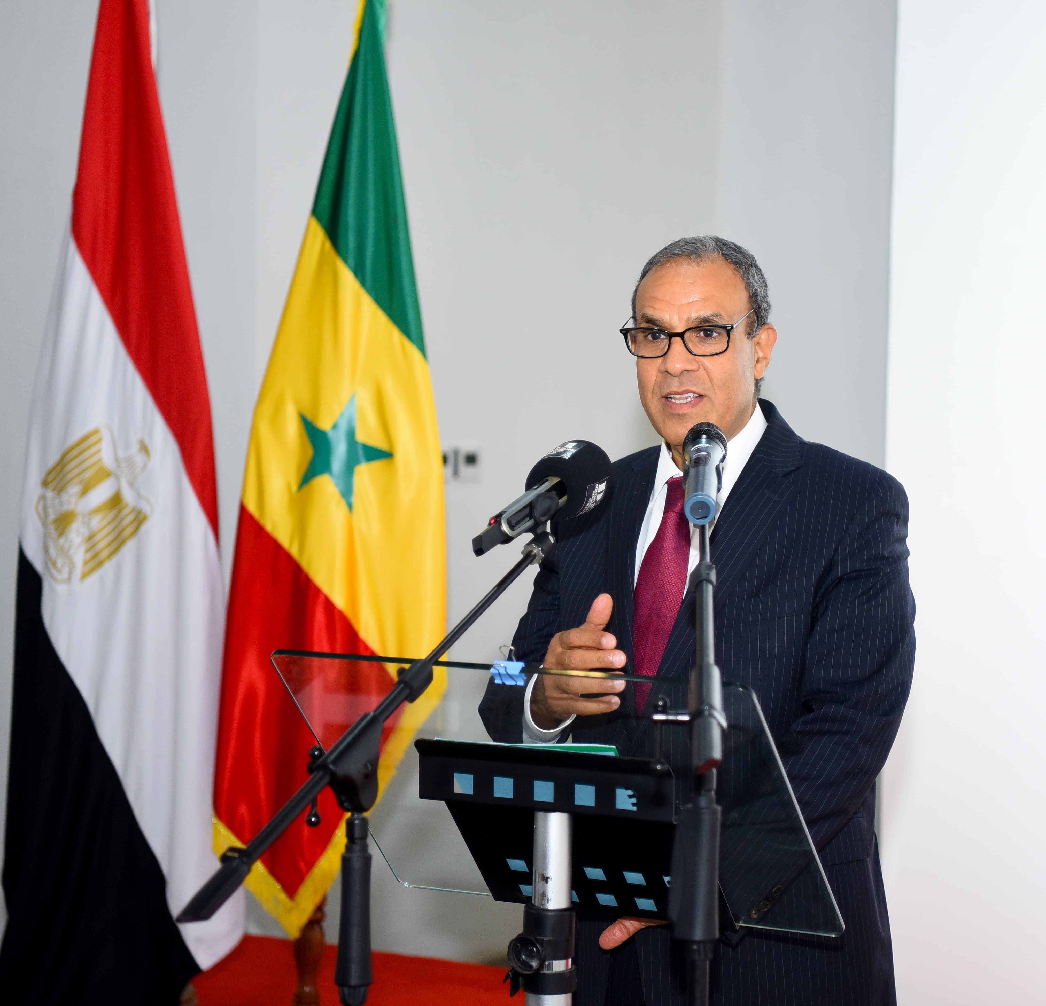وزير الخارجية يهدى مستنسخًا لمومياء وتابوت الملك توت عنخ آمون لمتحف الحضارات الإفريقية فى داكار