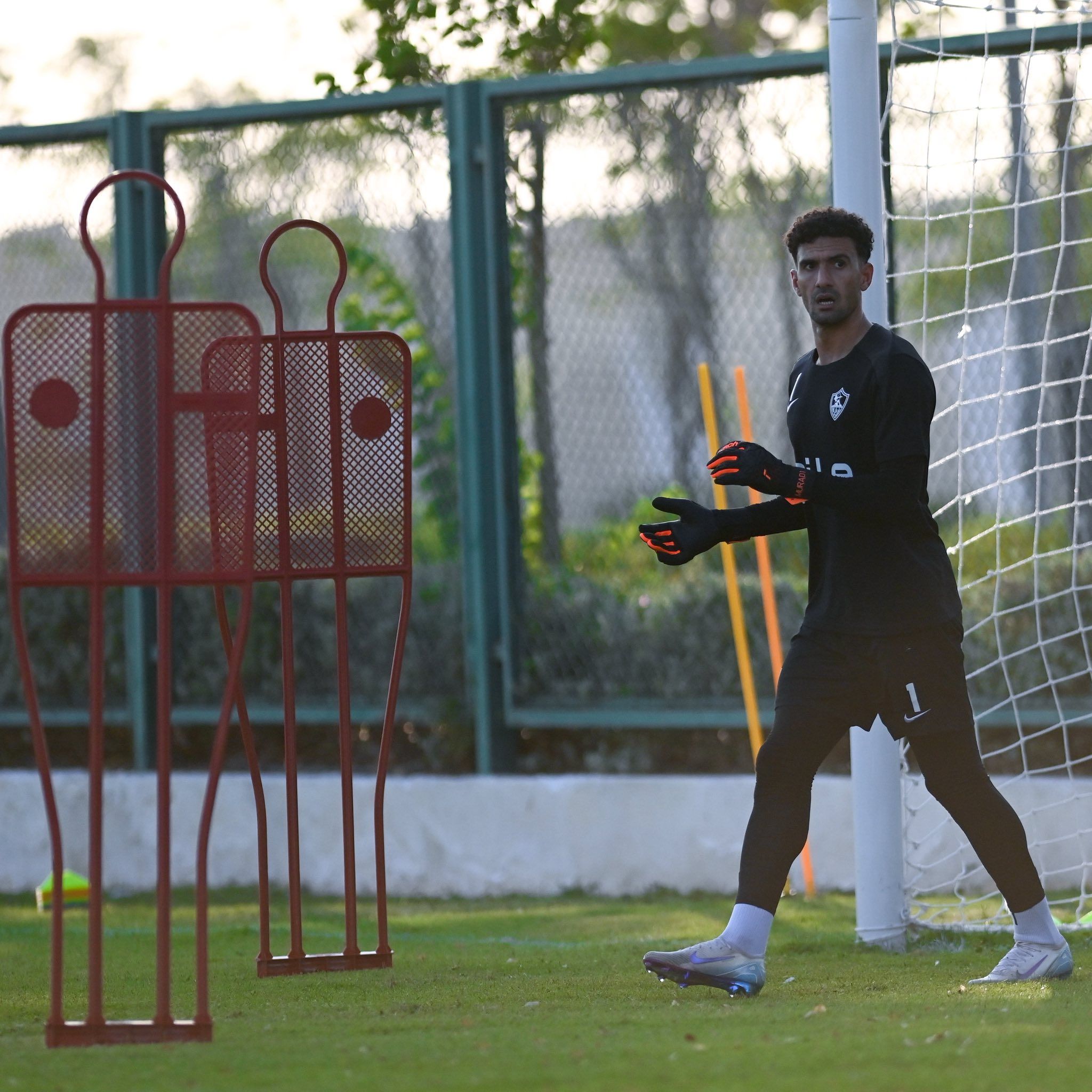 عودة عواد وتقسيمة فنية تشعل مران الزمالك بالعاصمة الإدارية.. صور