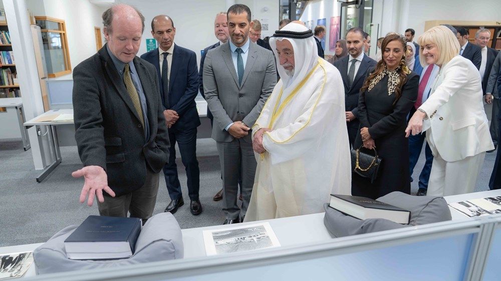 حاكم الشارقة ينال وسام الرئيس الفخري لجامعة إكستر