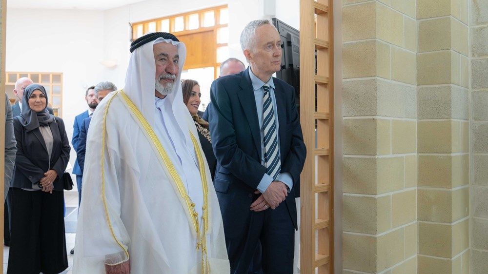 حاكم الشارقة ينال وسام الرئيس الفخري لجامعة إكستر