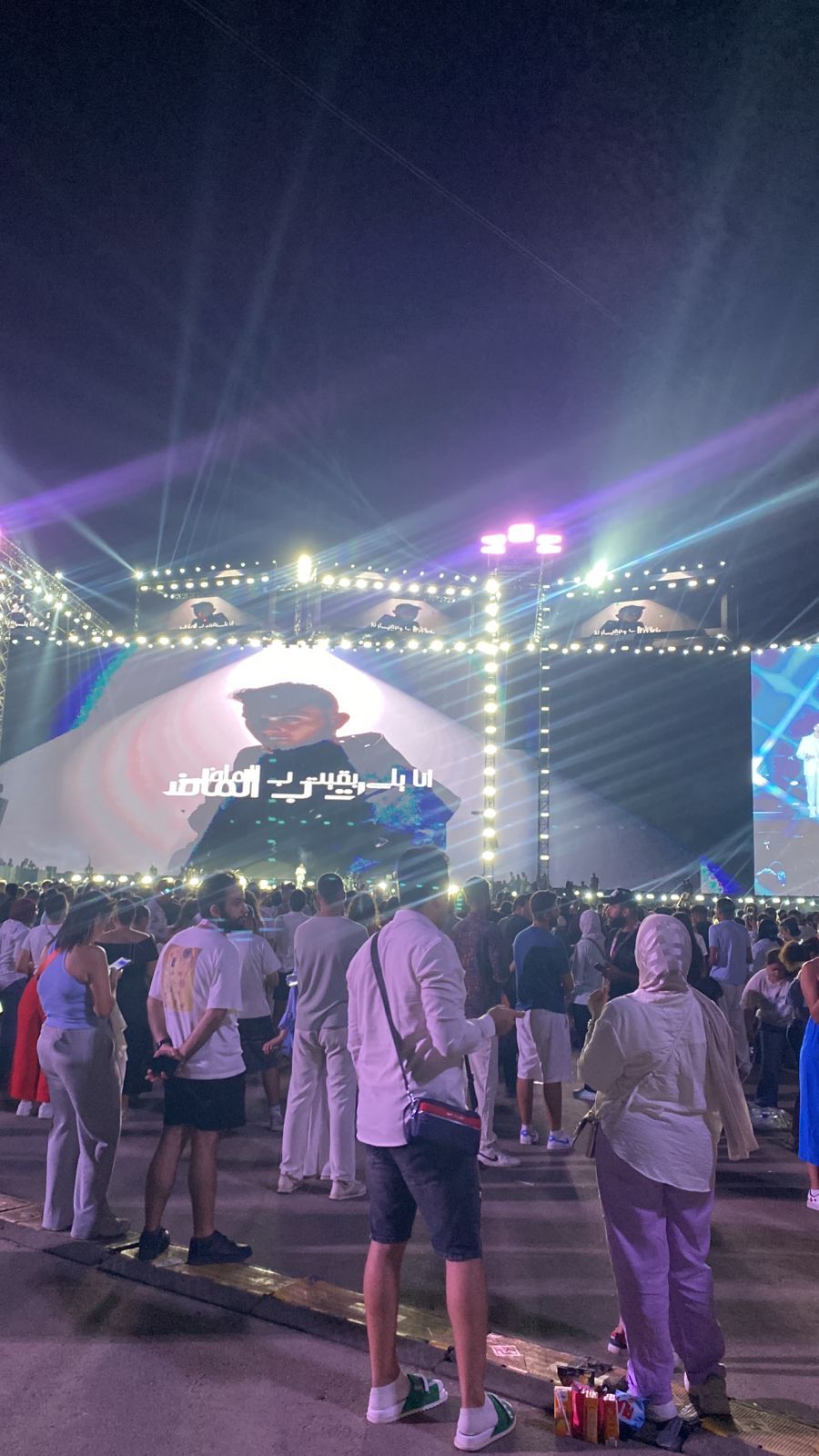 المطرب الشامى يفتتح حفله بأغنية "جيناك" وسط تصفيق حار