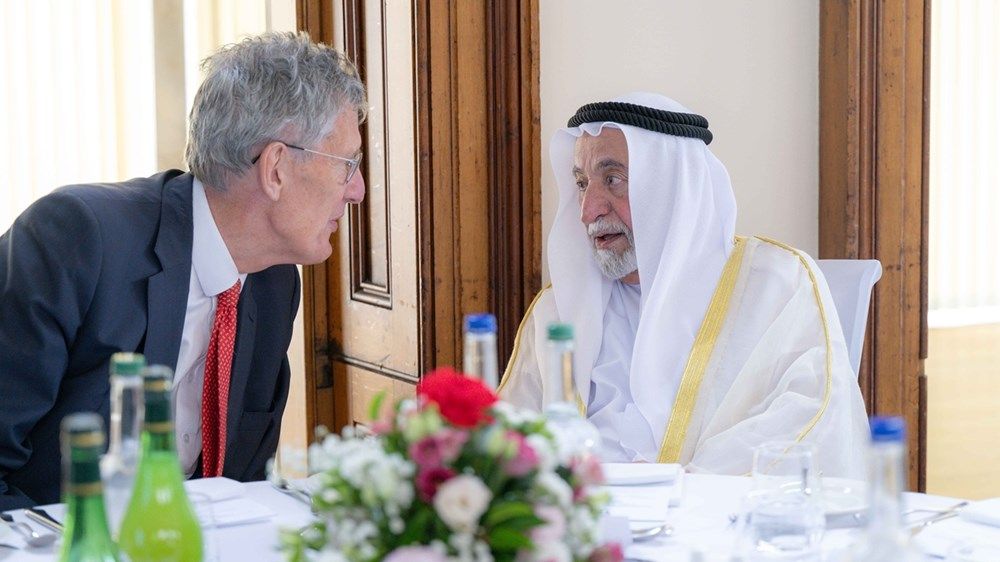 حاكم الشارقة ينال وسام الرئيس الفخري لجامعة إكستر