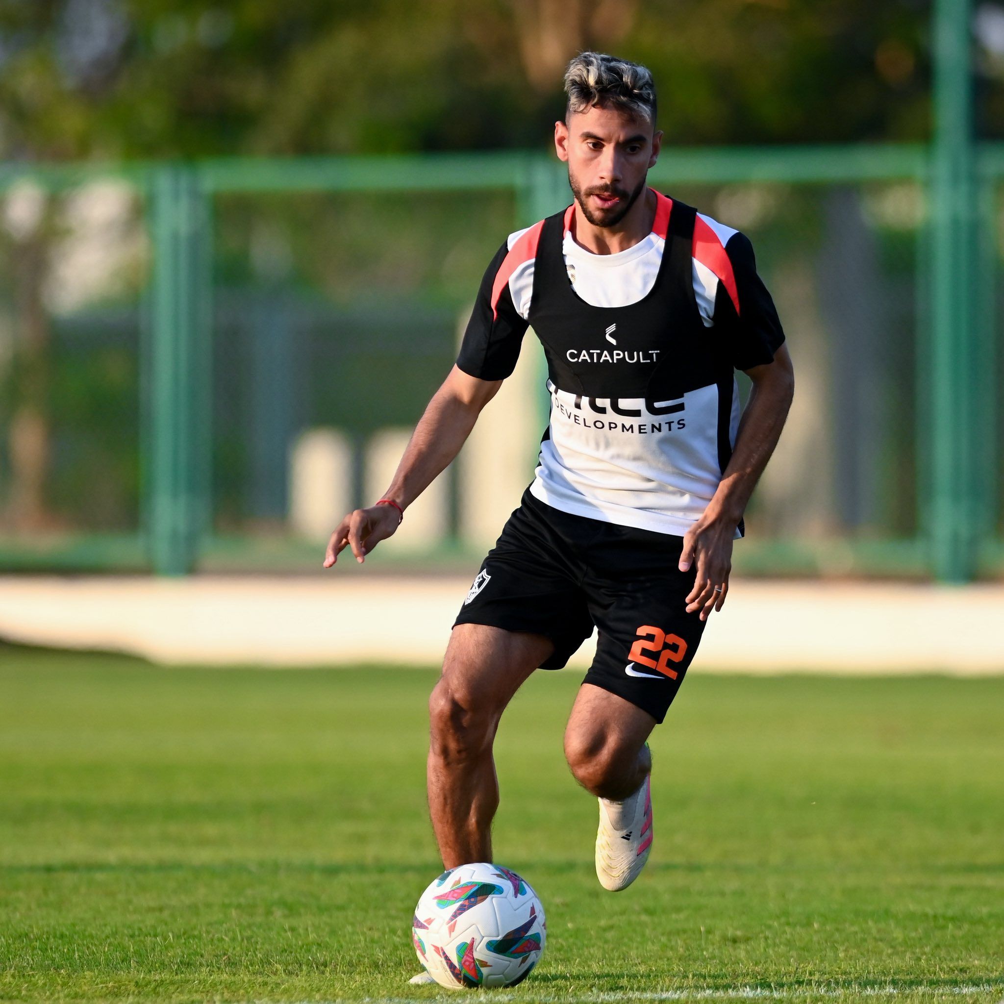 عودة عواد وتقسيمة فنية تشعل مران الزمالك بالعاصمة الإدارية.. صور