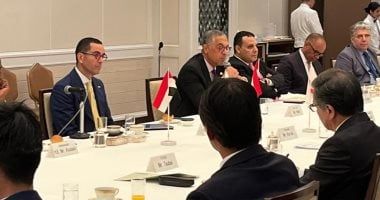 وزير الاستثمار يستعرض جهود تسهيل حركة التجارة خلال إفطار عمل