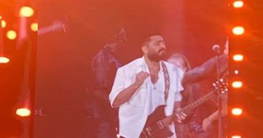 "الذوق العالى" تُشعل مسرح مهرجان العلمين.. وتامر حسنى: أتشرف بالعمل مع منير