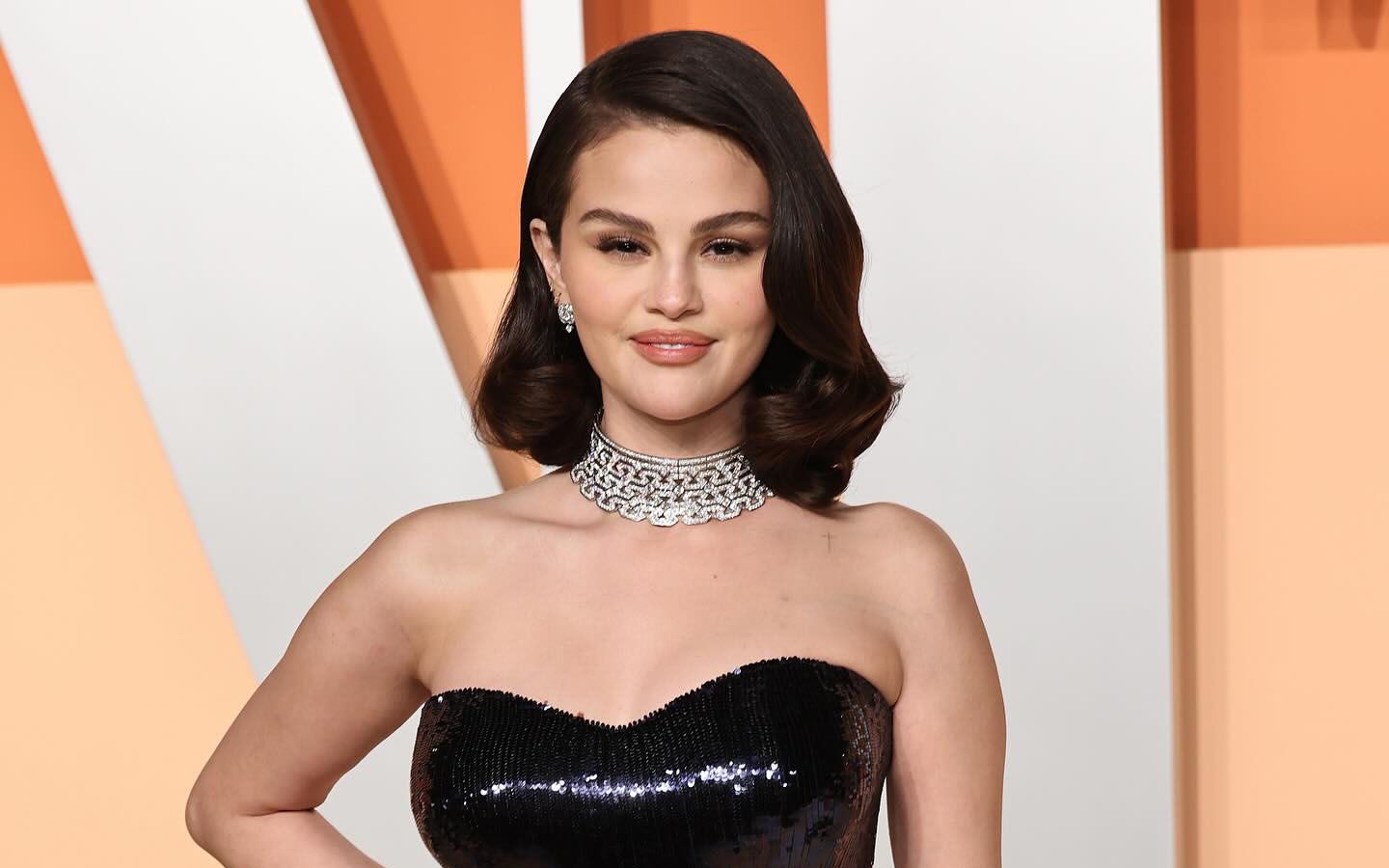 في عيدها الـ٣٣… سيلينا غوميز تحتفل بكعكة ورسالة أمل لملايين يعانون بصمت