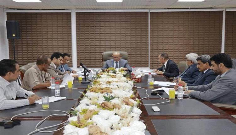 الإعلان فقط أحدث زلزالًا اقتصاديًا.. خطوة واحدة من الشرعية تهز سوق الصرف وتنعش الآمال