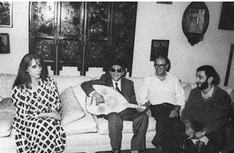 قصة 7 صور نادرة جمعت زياد الرحباني بوالدته المطربة فيروز بعد وفاته