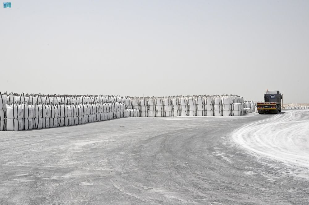 مخازنه في الشرقية.. "الذهب الأبيض" يُغذي الأسواق بـ 3.7 مليارات ريال