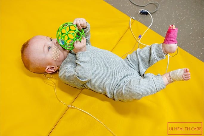 مولود أد الصابونة.. طفل مبتسر يدخل موسوعة جينيس فى عيد ميلاده الأول "فيديو"