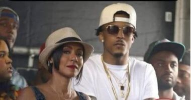 جدل مزدوج.. ظهور قديم لجادا سميث مع أوجست ألسينا يثير التساؤلات مجددا