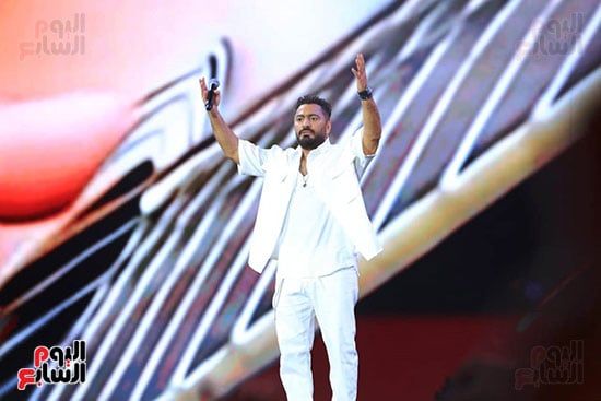 تامر حسنى يُفاجئ جمهور العلمين بالشامى ودويتو "ملكة جمال الكون".. صور