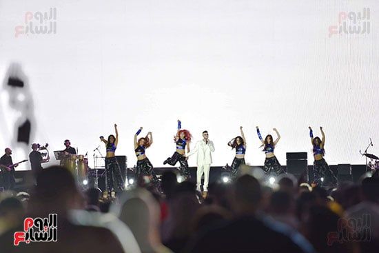 الشامى يشيد بالجمهور المصرى: "شرف كبير أغنى بينكم".. صور