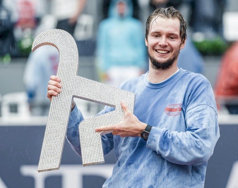 دورة كيتزبوهيل: بوبليك يواصل تألقه ويحرز لقبه الثاني في أسبوعين