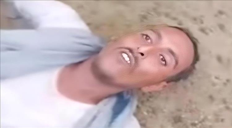شاب يمني يلقى حتفه جوعًا وعطشًا على حدود السعودية.. مأساة تهز الضمير الإنساني