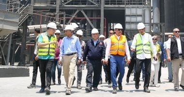 وزير قطاع الأعمال يتفقد تشغيل مصنع بلوكات الأنود بالعين السخنة