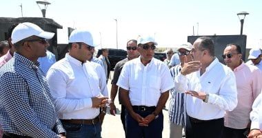 رئيس الوزراء يتفقد محطة التجارب البحثية لتحلية مياه البحر بمدينة العلمين الجديدة