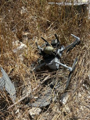 الجيش: مسيرة إسرائيلية تحمل قنبلة يدوية سقطت في أطراف ميس الجبل وقد تم نقلها الى الوحدة المختصة بعد تفجير القنبلة