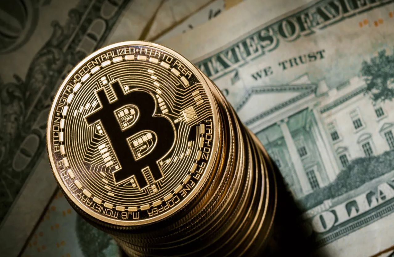 تراجع قيمة البيتكوين مع توجه المستثمرين نحو تحويل رؤوس أموالهم إلى الإيثيريوم والعملات البديلة