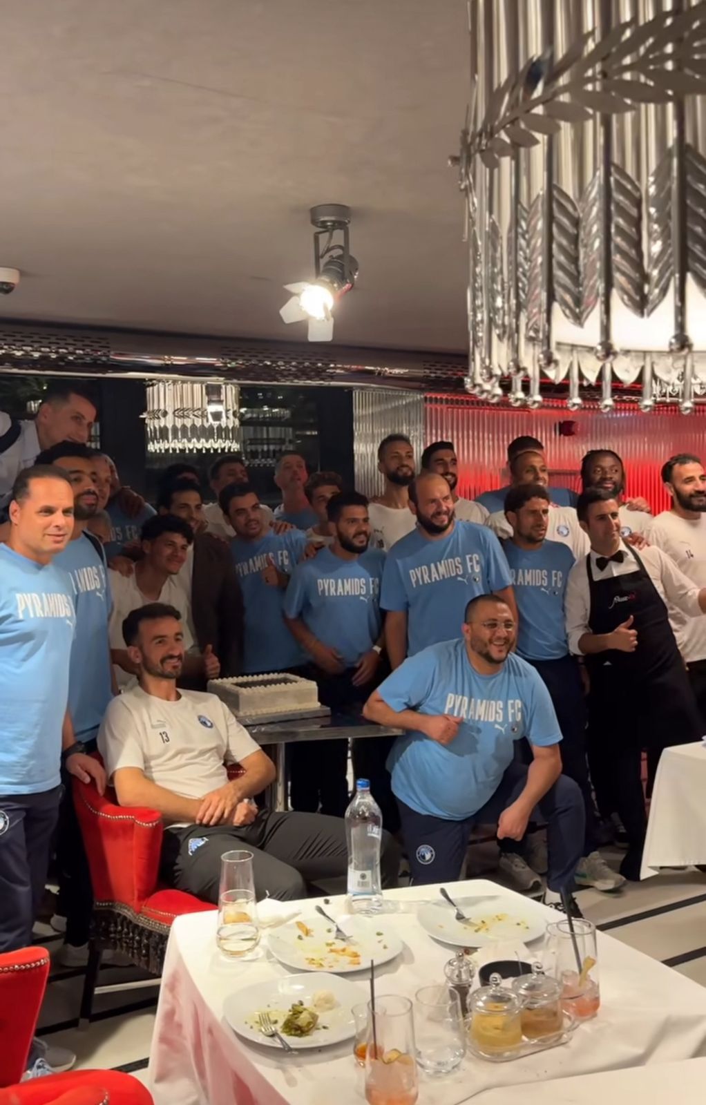 حفل عشاء من رئيس بيراميدز للاعبين بعد الفوز الودى على قاسم باشا.. صور