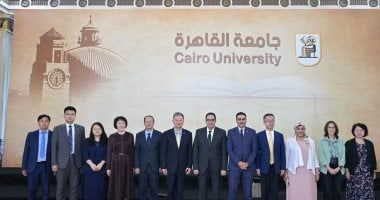 رئيس جامعة القاهرة يستقبل وفد الجمعية الصينية للتعليم العالى لبحث التعاون