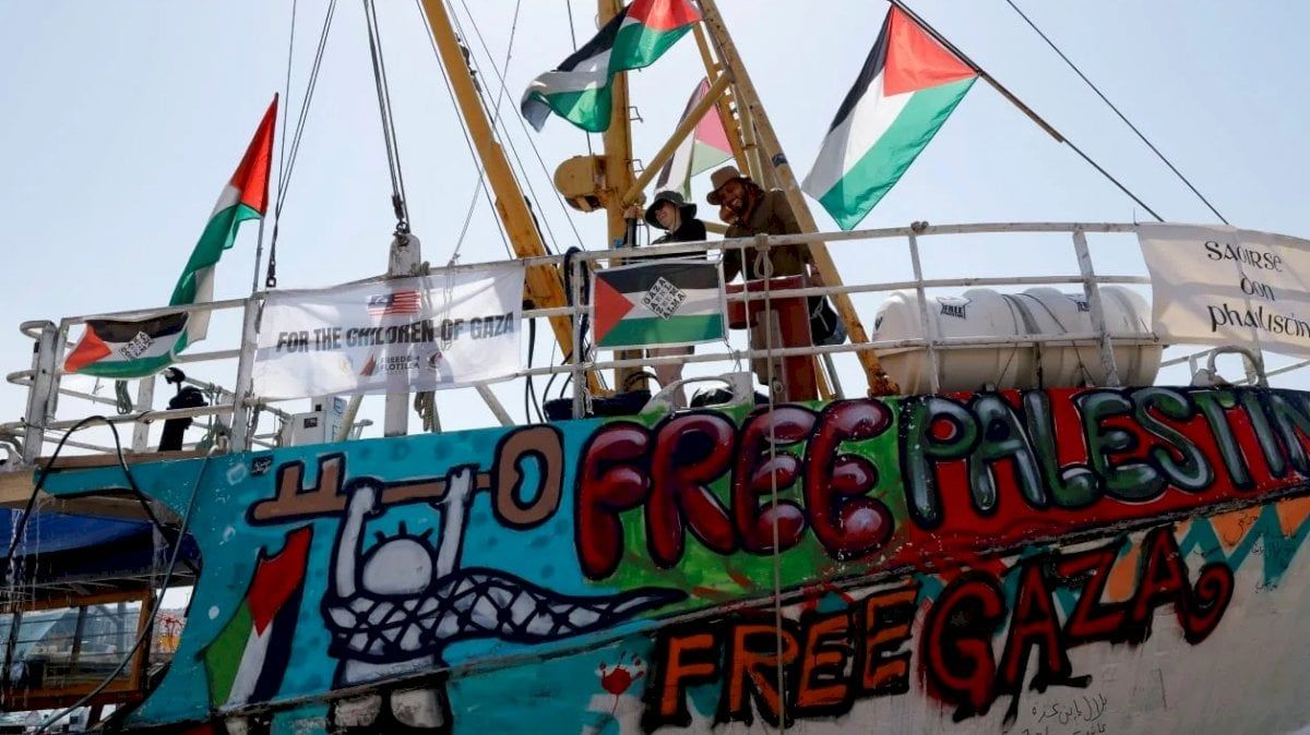 شاهد لحظات اقتحام جنود الجيش الإسرائيلي السفينة حنظلة (فيديو)