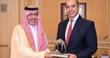 وزير الشئون النيابية يؤكد خلال لقائه السفير السعودي متانة العلاقات بين البلدين